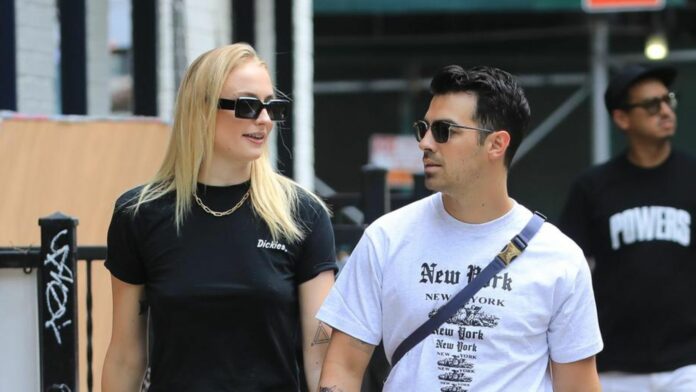 1750786701_news_image_image.gala_.de24404306tzOv5w1440r1.7778sophieturnerjoejonas.jpg.jpeg