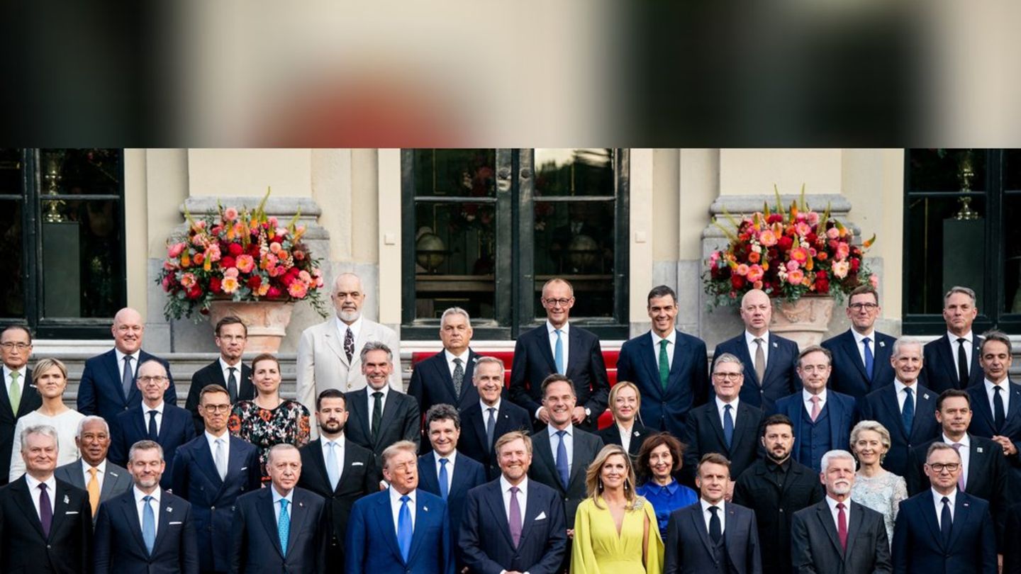 Mbreti Willem-Alexander: Fotografi në grup në Hagë