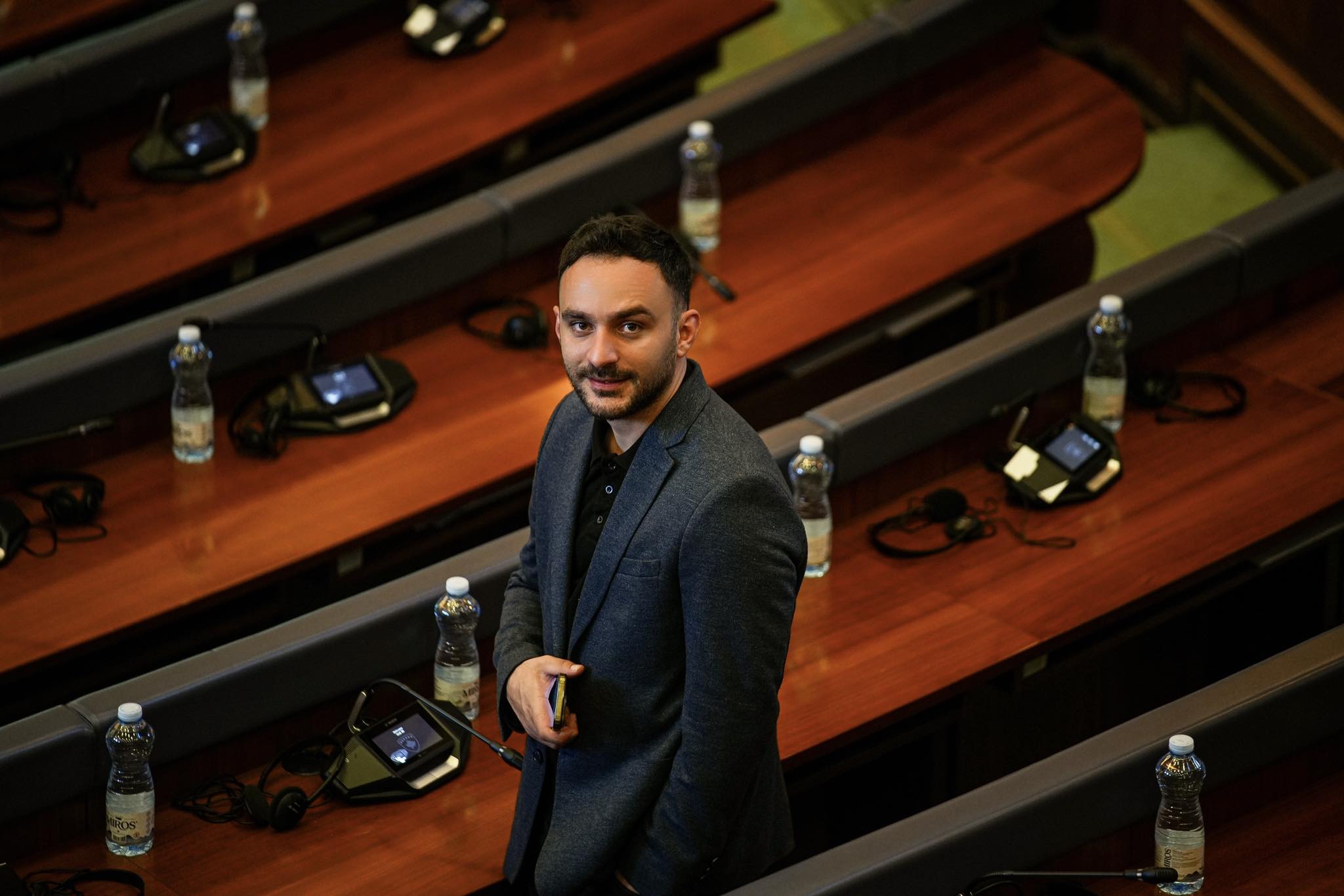 Guri: Ndërrone Albulena Haxhiun, se nuk vlen 90 milionë euro