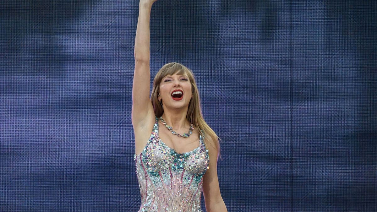 Taylor Swift: Paraqitja spontane pas muajve të pushimit
