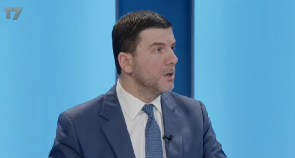 Memli Krasniqi i përgjigjet Abdixhikut: Unë flas në emër të 24 deputetëve, mua më takon me i kërku edhe votat – Jam i bindur që i bë votat