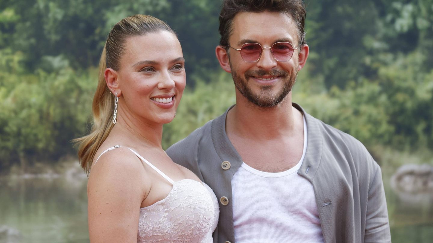 Scarlett Johansson: Tani Scarlett Johansson shpjegon smooches e saj me bashkë-yll