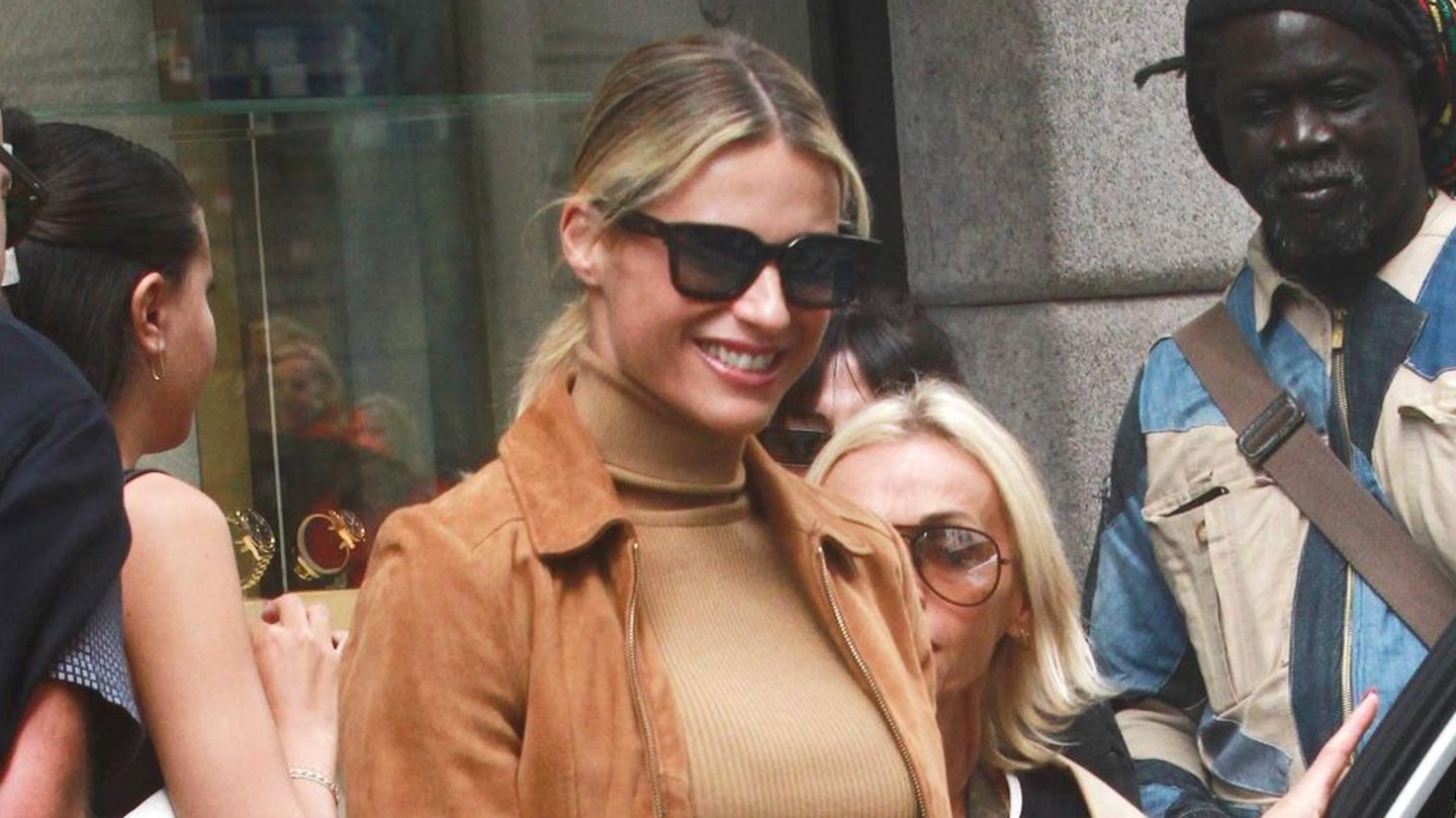 Michelle Hunziker: Kissing! A është ai njeriu i ri në anën tuaj?