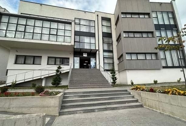 Tentoi ta vriste një person në një lokal para dy muajsh, aktakuzë ndaj të dyshuarit në Gjakovë