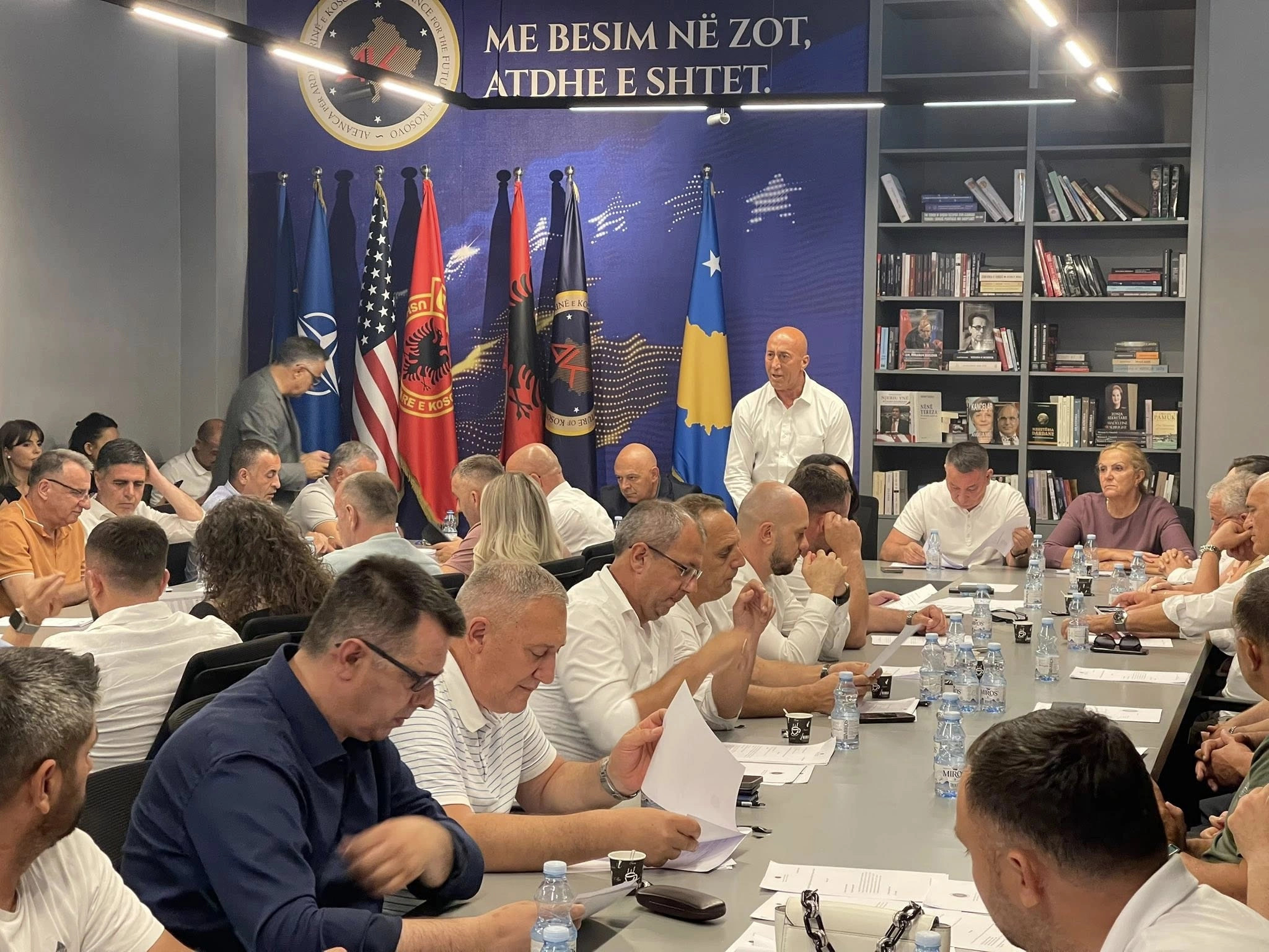 AAK-ja zyrtarizon kandidatët për kryetarë në 11 komuna