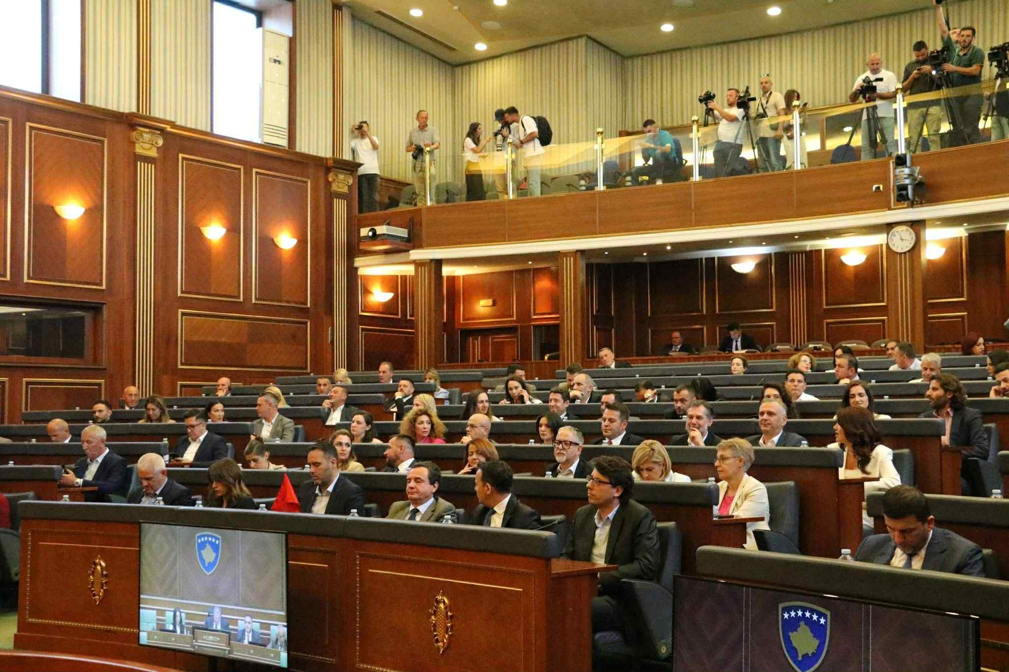 Aktgjykimi i Kushtetueses për ngërçin, të gjithë deputetëve u kërkohet të marrin pjesë në votim, VV’së të gjej kompromis për kryetarin e Kuvendit