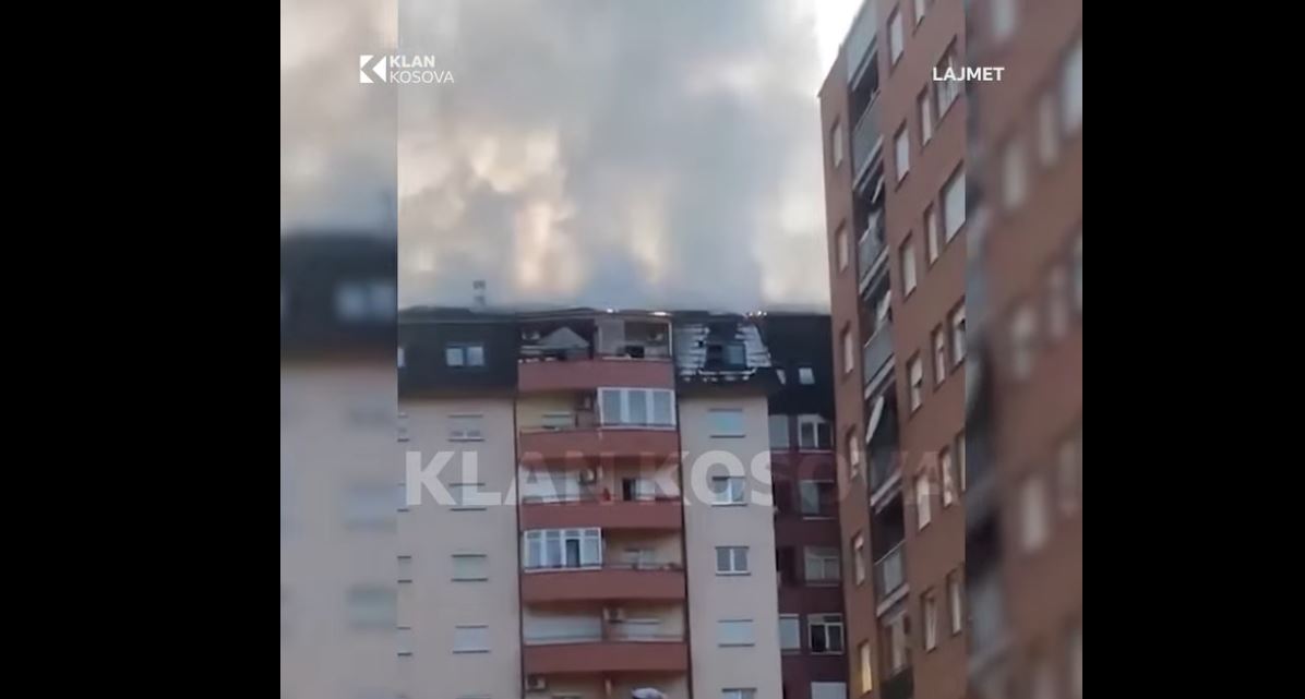 Merr flakë një banesë në Emshir, zjarrfikësit ende s’kanë dalë në vend të ngjarjes (VIDEO)