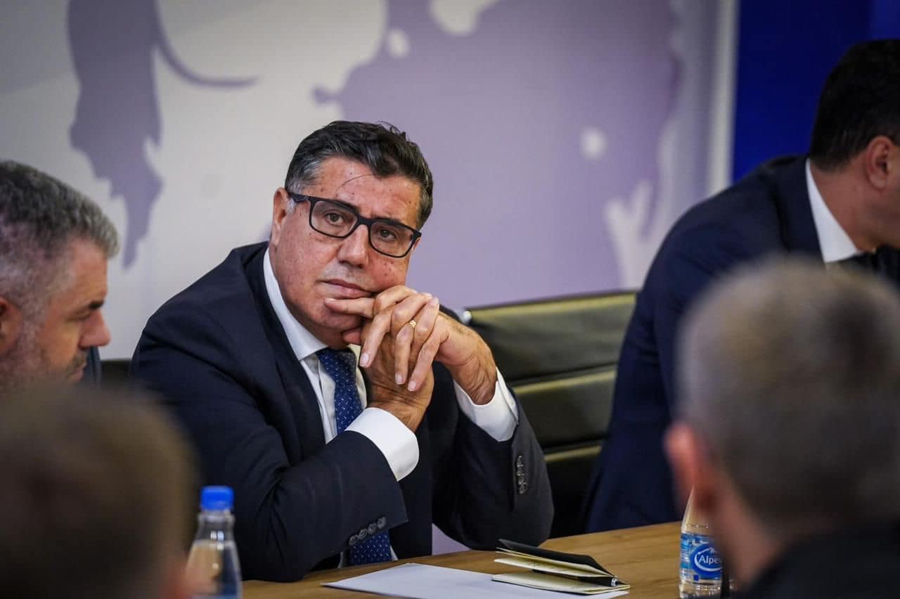 “Bllokuesi nuk kalon”, Haziri reagon pas aktgjykimit të Gjykatës Kushtetuese për situatën në Kuvend