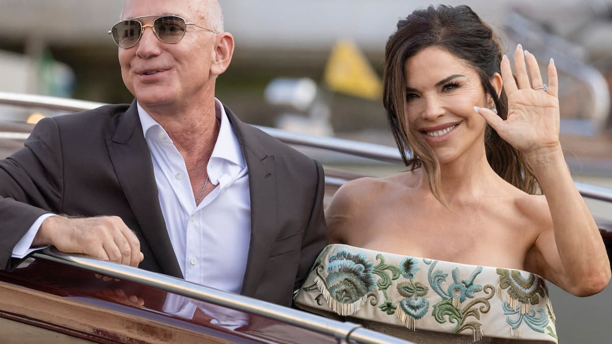 Në dasmë: Jeff Bezos i jep Lauren Sánchez gjerdan jashtëzakonisht të shtrenjtë