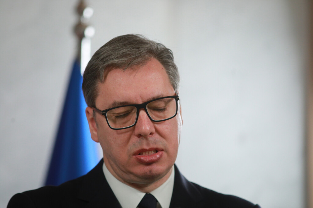 Kosova ndaloi simbolet serbe për Vidovdan, Vuçiq të rinjve: Mos i jepni Kurtit rast për t’ju arrestuar