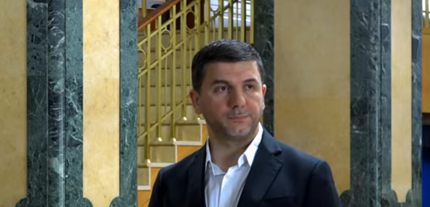 Memli Krasniqi pas Dehari vazhdoi me t’vjetrën: Sot ka shkelje të re të Kushtetutës, me vetëdije, është një lëndë e re për Gjykatë