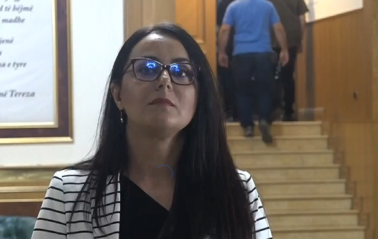 Lushaku Sadriu: U cenua rendi kushtetues i vendit me instruksione të Kurtit dhe me udhëheqje të Deharit