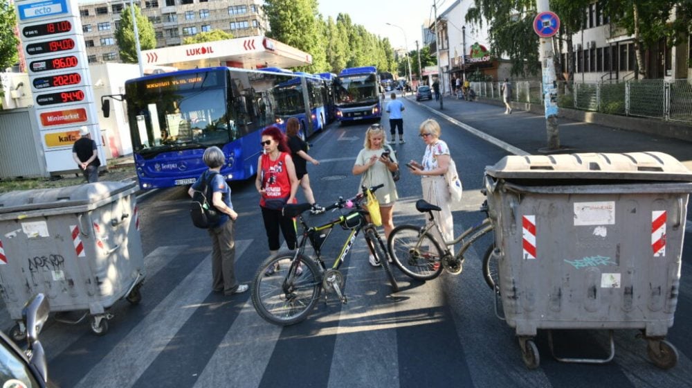 Studentët në Serbi vazhdojnë bllokadat dhe thirrjet për mosbindje civile – Policia ka arrestuar qytetarë që nga mëngjesi