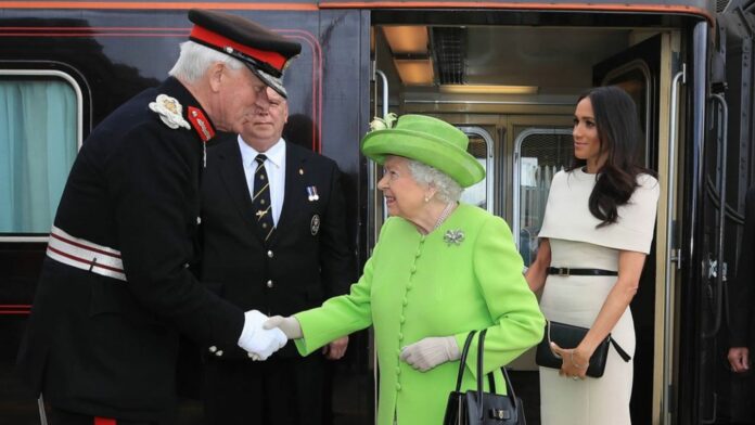 1751351905_news_image_image.gala_.de24409472tuIv3w1440r1.777801ermustertdenroyaltrainaus11spotonarticle1103811.jpg.jpeg