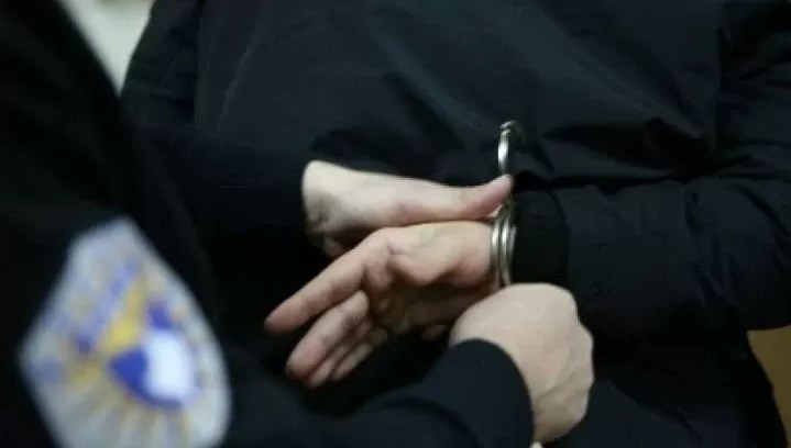 Sulmoi policët gjatë arrestimit, arrestohet 21-vjeçari në Kaçanik