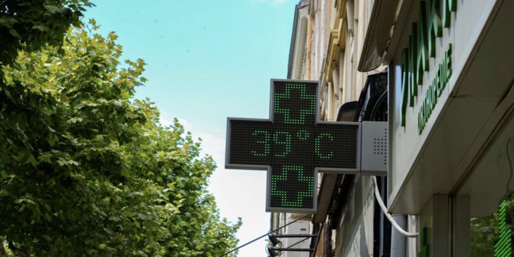 Temperaturat deri 46°C: OBSH paralajmëron Europën për të nxehtin përvëlues