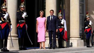 Në Paris, Karin Keller-Sutter dhe Emmanuel Macron diskutojnë detyrat doganore dhe bashkëpunimin me BE