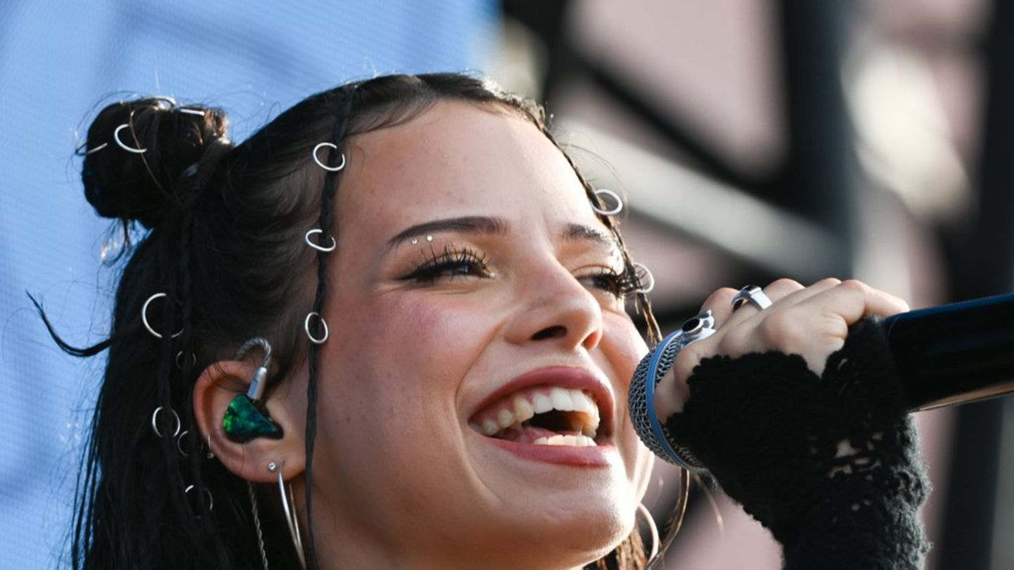Festivali duket me Retro dhe Boho-Vibes: Hairstyles më e bukur e festivalit 2025