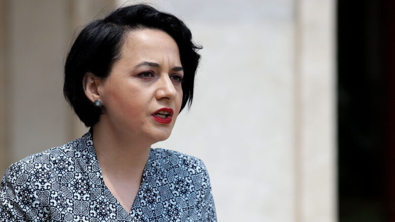Nuk mbahet seanca, Policia dështon ta sjellë me detyrim Fitore Pacolli-Dalipin, Gjykata shqyrton urdhër-arrestin ose paraburgimin e deputetes