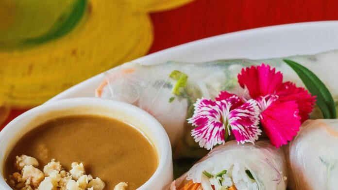 1751482891_news_image_image.gala_.de24410716tvvv3w1440r1.777802vietnamesischesommerrollenmitavocado11spotonarticle1103097.jpg.jpeg