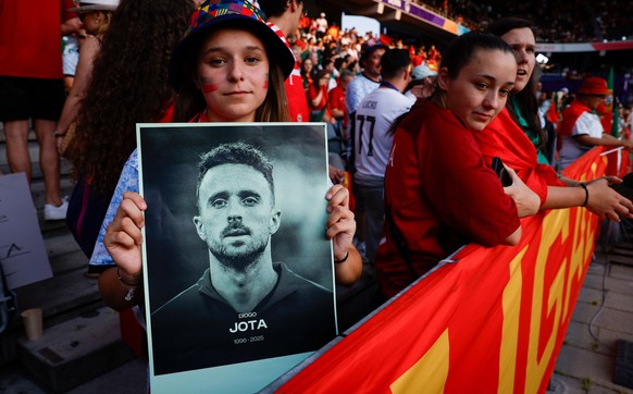 Momenti i Goosebumps Para Portugalisë Game-Diogo Jota gjithashtu është përkujtuar në Bern