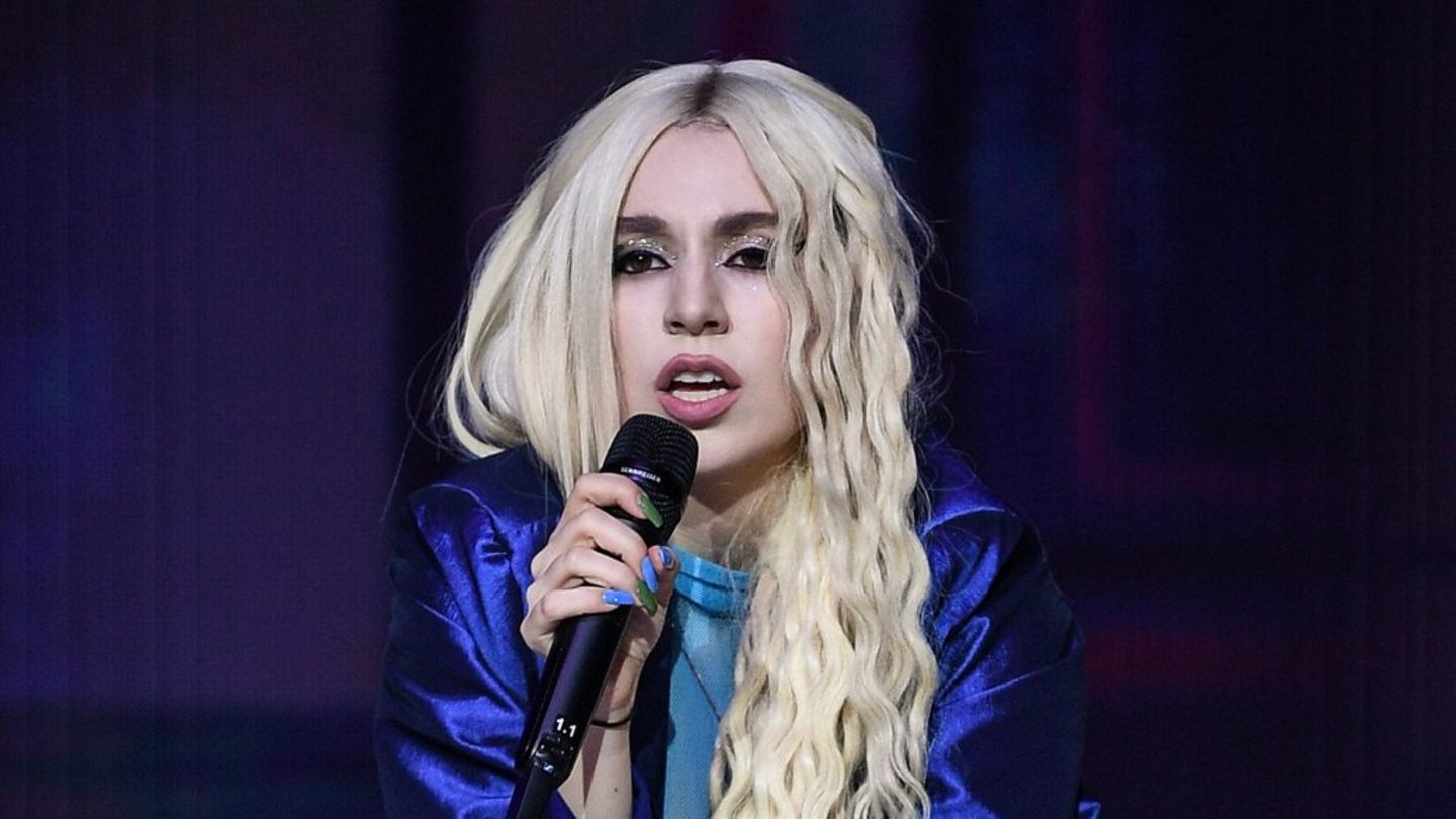 Ava Max: US Pop Singer zhvendos turneun e plotë