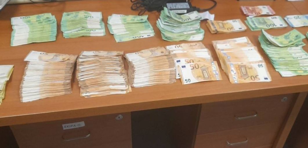 Disa shtetasve serbë iu sekuestrohen mbi 100 mijë euro të padeklaruara në Merdarë