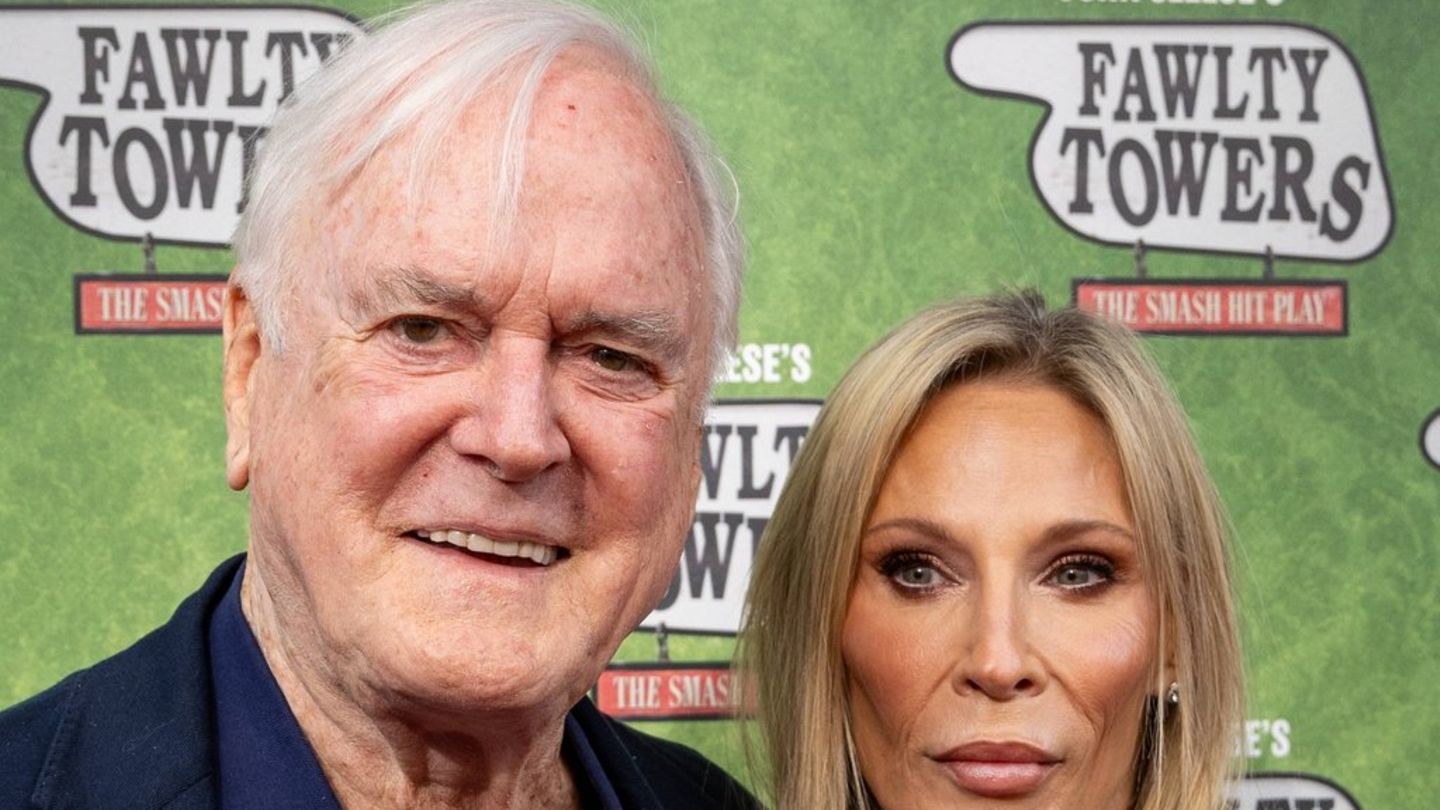 Legjenda e Monty-Python John Cleese: Paraqitja e rrallë e tapeteve të kuqe me gruan