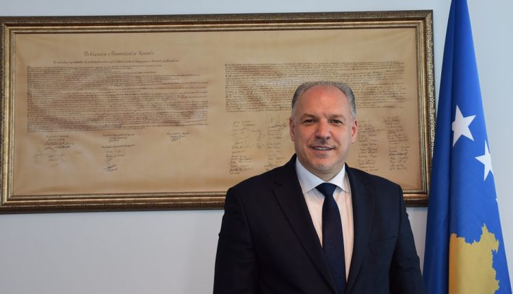 Ngrihet aktakuzë ndaj ministrit Fikrim Damka dhe u.d. e Sekretarit, dyshohet se i shkaktuan dëm buxhetit mbi 1 milion euro