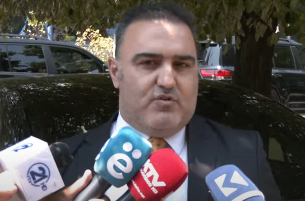 Sekretari i Kuvendit zbulon sms-in në anglisht, s’tregon kujt iu dërgua: Një bombë do të shpërthejë pas 10 minutash