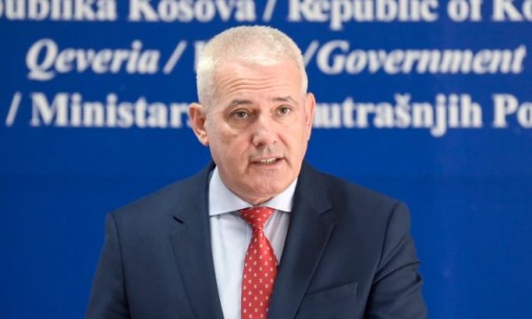 Sveçla – qytetarëve: Ndezja e zjarreve është vepër penale, shkelësit përballen menjëherë me masa ndëshkuese