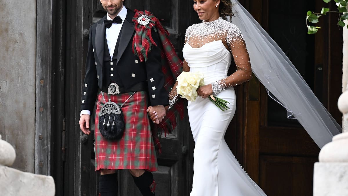 Por jo Victoria Beckham: Mel B u martua me këtë fustan
