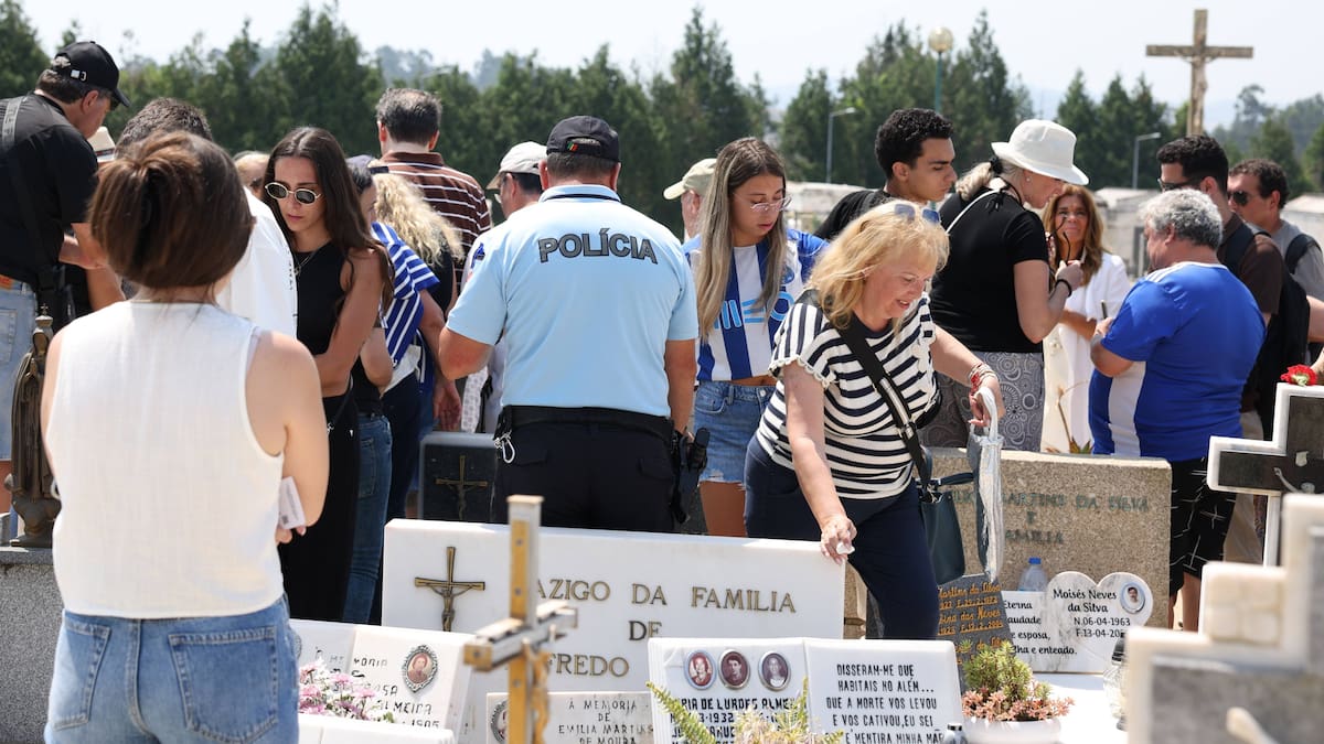 Policia duhet të pastrojë varrezat: shikuesit stuhitë e varrit të Diogo Jota (28 †)