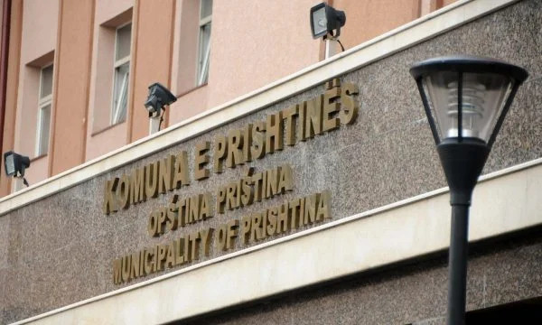 Kryeqyteti zgjat orarin e punës për disa shërbime komunale