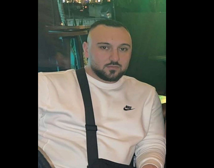“Ah bre vlla naj ke kputë shpirtin” varrimi i 27 vjeçarit që vdiq pas arrestimit sonte në Banullë të Lipjanit