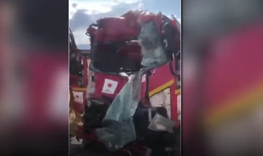 Pamje nga aksidenti i rëndë ku humbi jetën zjarrfikësi në Gjakovë