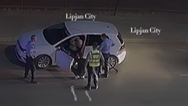 Pamje të reja, momenti kur 27-vjeçari në Lipjan doli nga vetura me duar pas kokës (VIDEO)