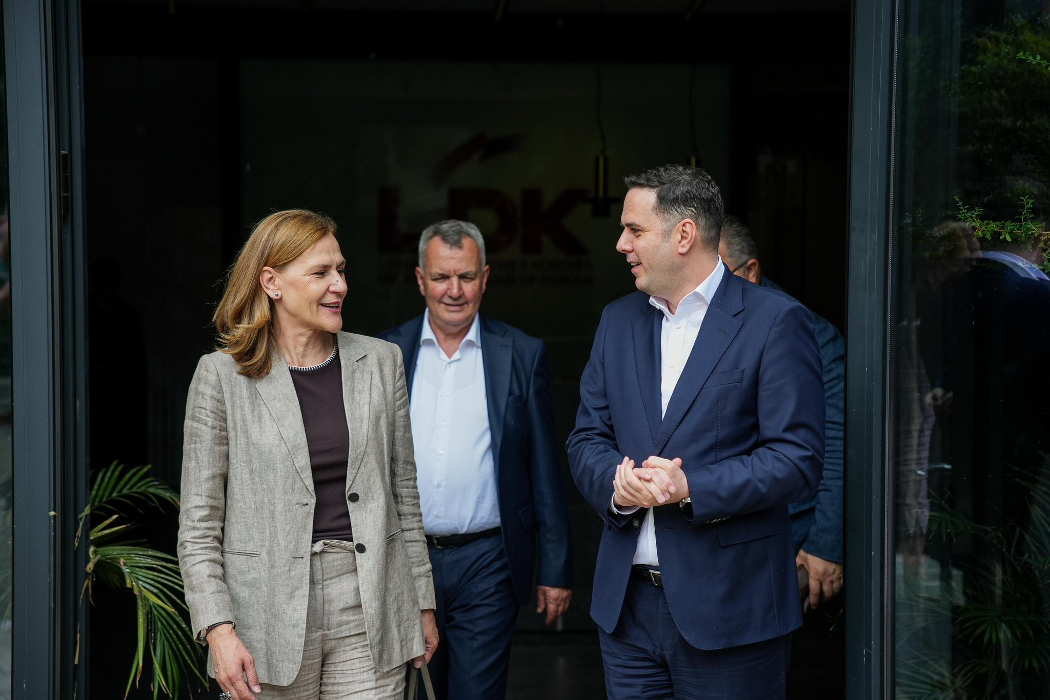 Abdixhiku pret ambasadoren kroate, folin për bllokadën në Kuvendin e Kosovës
