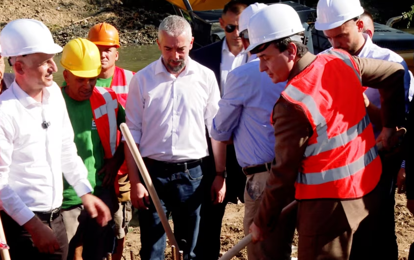 Prokuroria thotë se po e heton kontratën për ndërtimin e urave të reja në Mitrovicë
