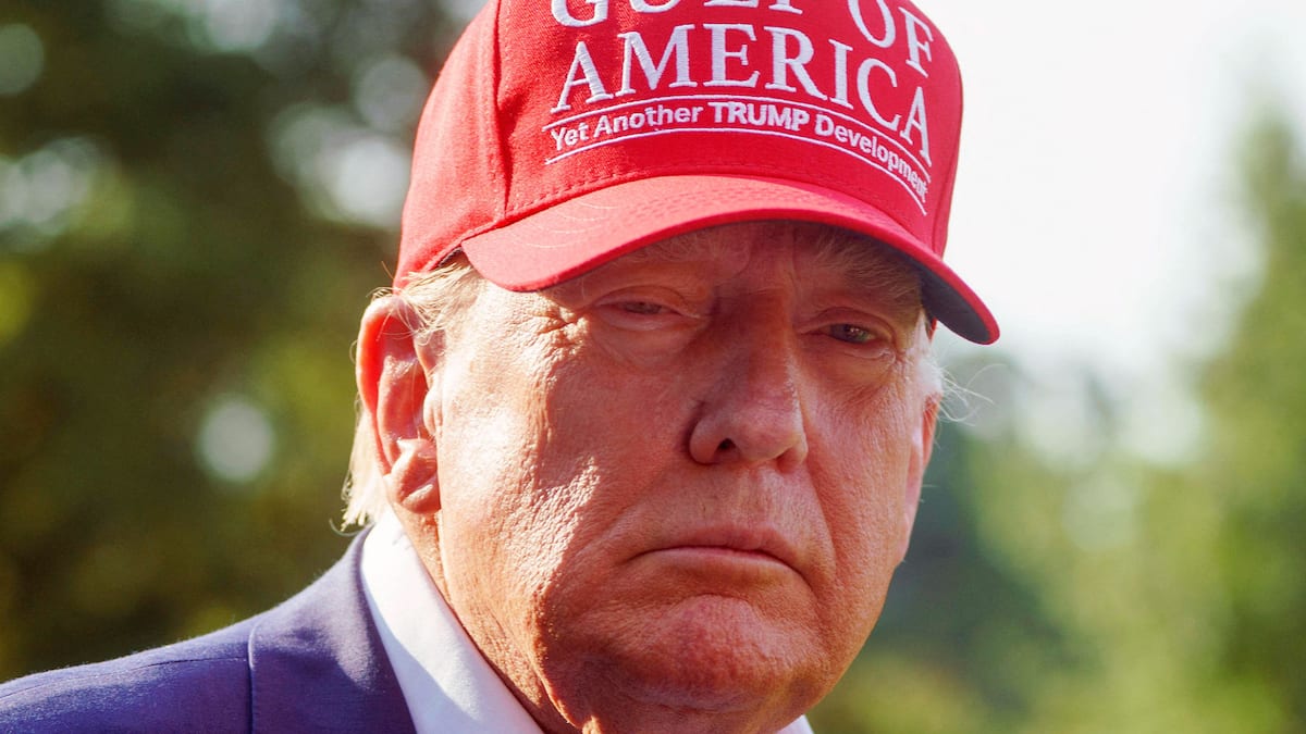 Donald Trump si Supermen: Shumë kritikë ndaj një fotografie të re të AI