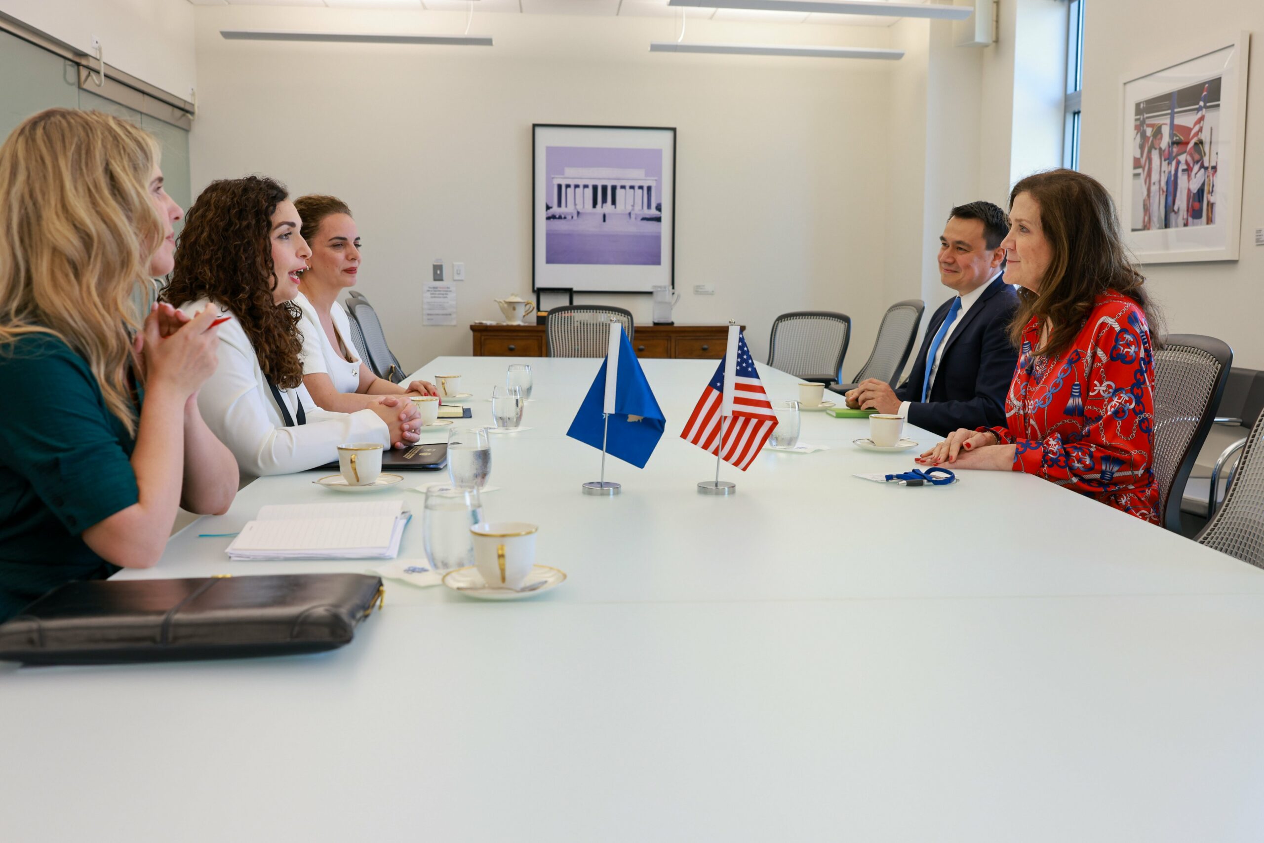 Ambasadorja amerikane: SHBA e përkushtuar që Kosova të njihet plotësisht në OKB, UNMIK-u të mbyllet