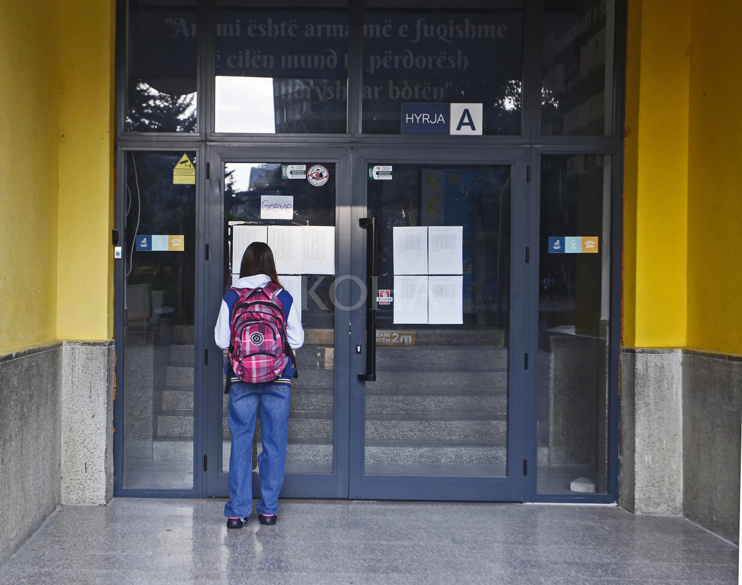 Sindikata ngre alarm: Shkollat do të mbesin pa mësimdhënës