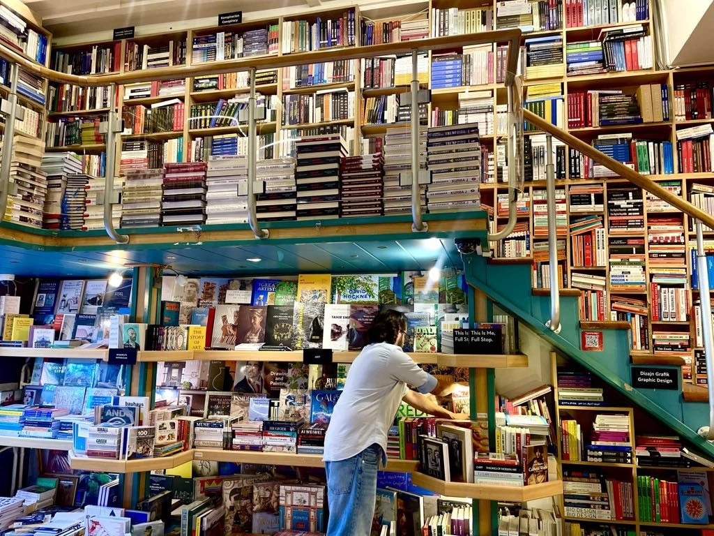 Vera gjallëron libraritë, prijnë fëmijët e të huajt duan autorë vendorë