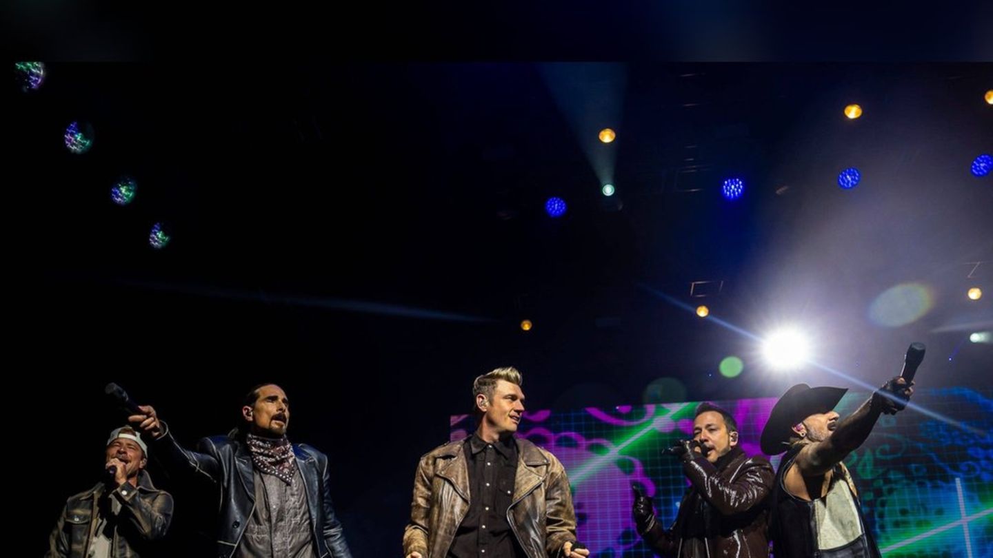 Djemtë e Backstreet në Las Vegas: Komediani Oliver Pocher në shfaqjen e hapjes