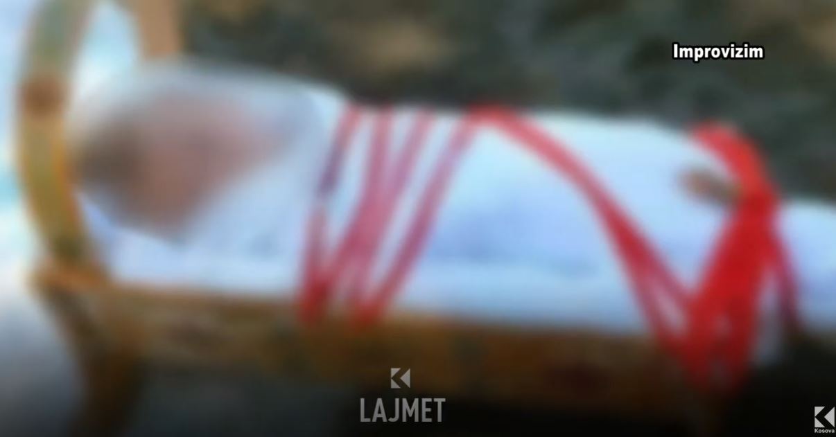 Lidhësja e djepit i rrëshqiti deri te qafa, detaje nga vdekja e foshnjës nga Malisheva (VIDEO)