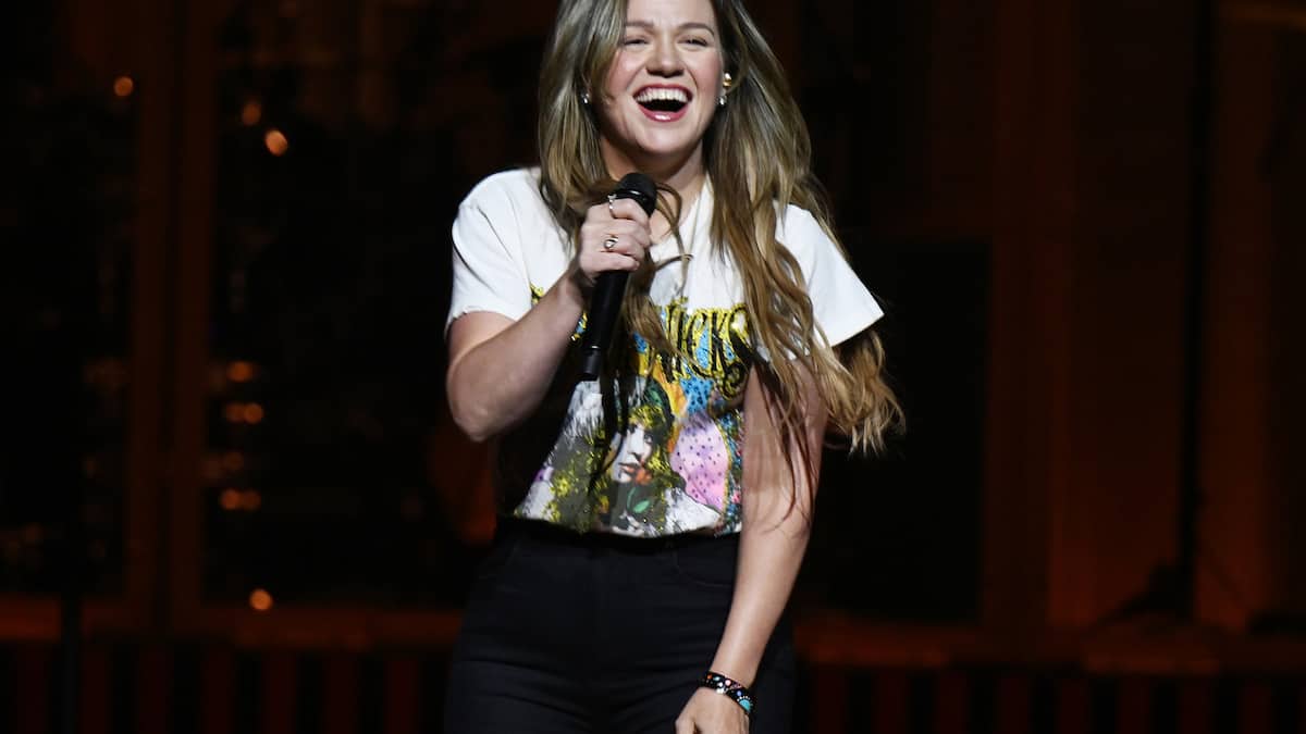 Kelly Clarkson komenton për një anulim të koncertit afatshkurtër