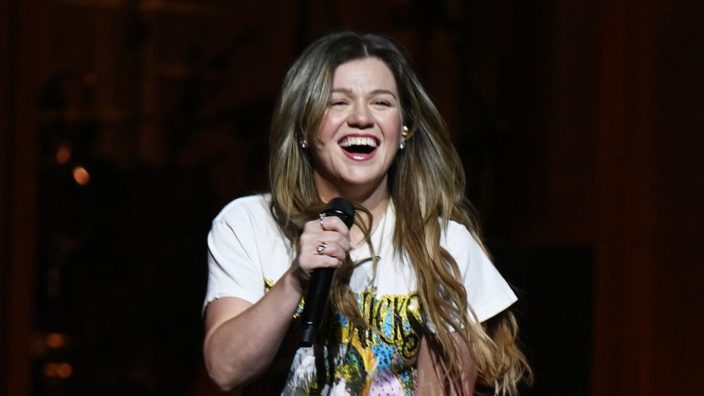 Filloi Kelly Clarksons Las Vegas Rezidenca: Këngëtarja Komente për Njoftimin e Koncertit