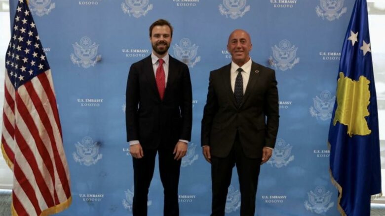 Haradinaj takohet me zyrtarin e lartë të DASh-it: Aleanca me SHBA-në është e përjetshme