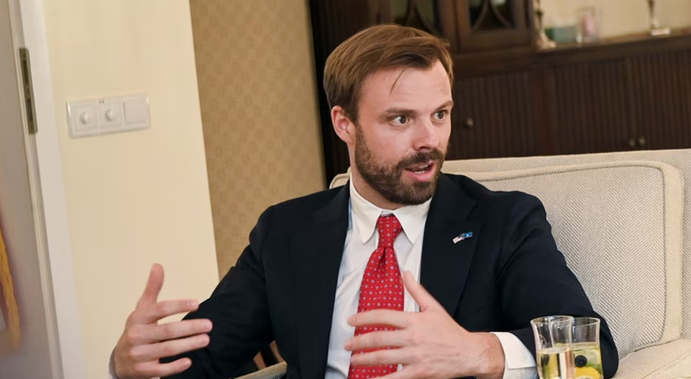 Kriza në Kuvend dhe të drejtat e serbëve, temat e diskutimit mes Hanrahanit dhe politikanëve