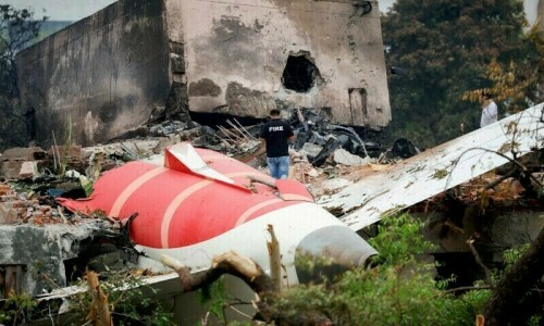 Shefi i Air India thotë se hetimi për rrëzimin aeroplanit në Ahmedabad ngre pyetje të reja